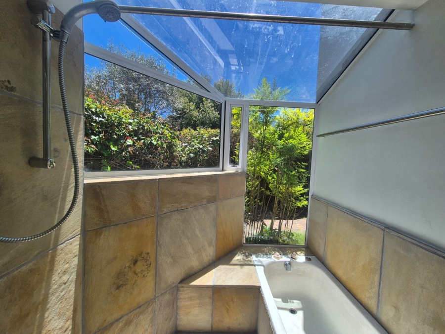 5 Bedroom Property for Sale in Heatherlands Western Cape